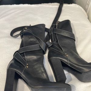 Choe boot used in good condition